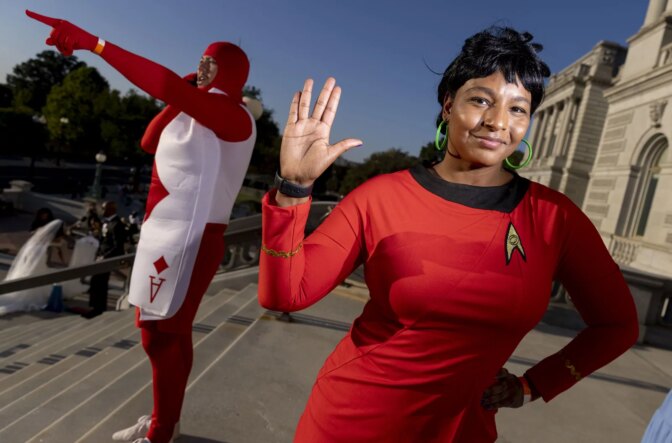 For the first Literary Costume Ball at the Library of Congress, Shauna Chase of Alexandria, VA dressed as Uhura from Star Trek. ÒSheÕs one of my favorite characters from pop culture. When I was growing up my mother absolutely loved watching Star TrekÉand then I thought it was weird but then I got into it myself and then I just fell in love with the character.Ó Around two thousand people dressed as their favorite characters and packed the Thomas Jefferson building of the LOC for the event which featured caricature artists, a DJ, and a costume contest.