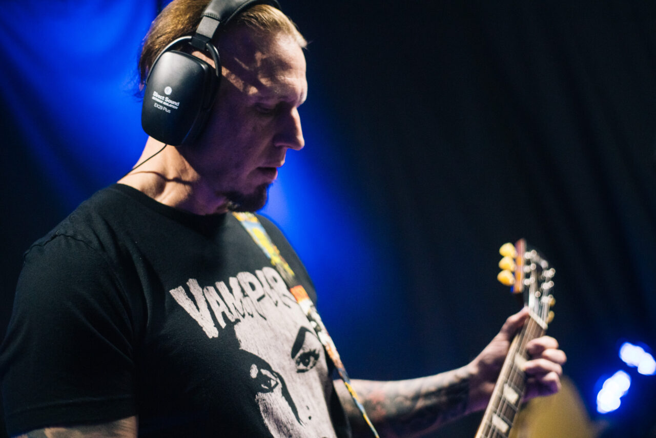 Joe Defiant playing guitar.