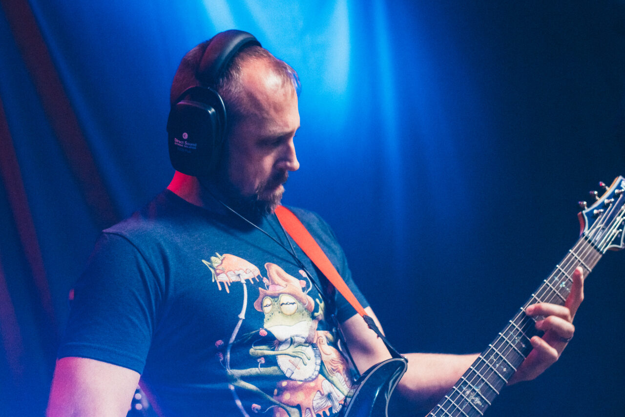 Matt Himes playing guitar.